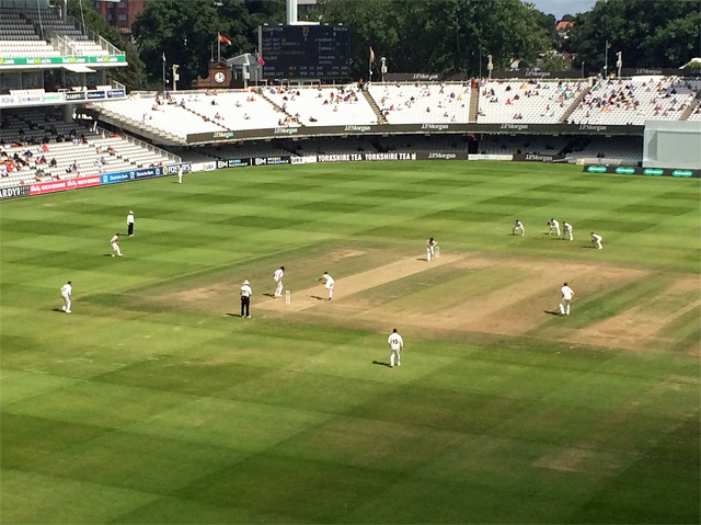 Surrey Claims Control in County Championship Clash Against Worcestershire