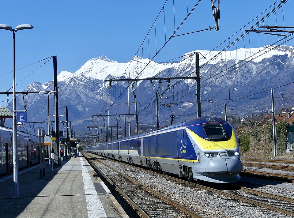 Eurostar Faces Major Disruptions Following Extensive Cable Theft in France
