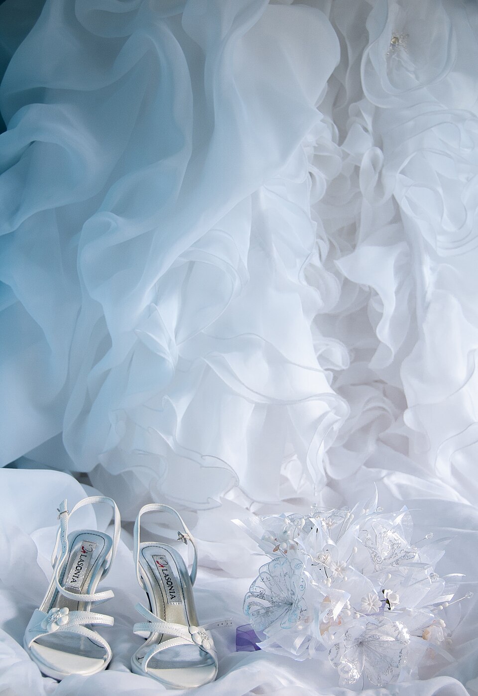 Increasing Wedding Dress Tariffs Prompt Couples to Reconsider Purchases