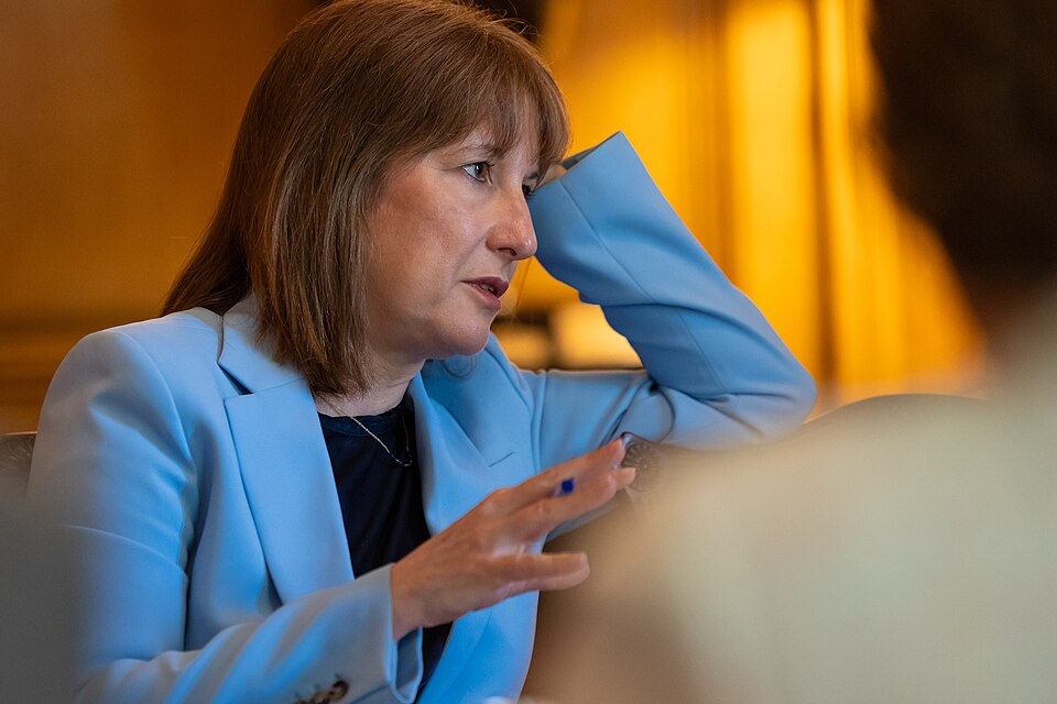 Rachel Reeves Faces Criticism as Keir Starmer Challenges Her Economic Plan
