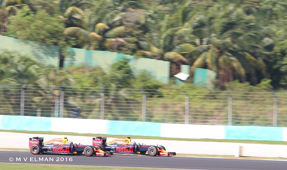 Christian Horner Dismisses Mercedes Rumors Surrounding Verstappen