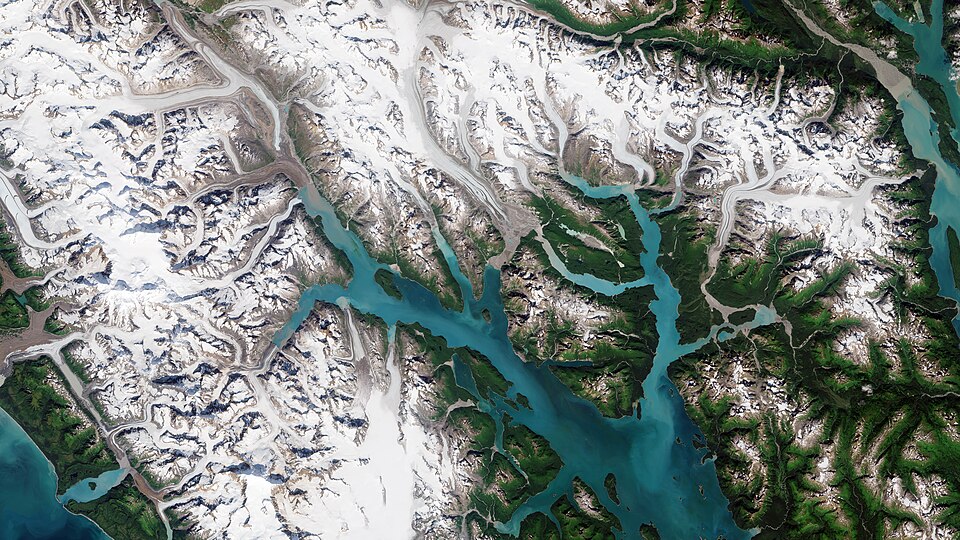 Global 'Walk of Water' Exhibition Highlights Glacier Melting Crisis