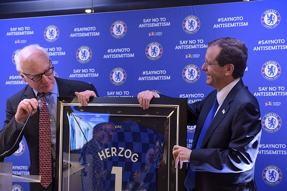 Chelsea Football Club Secures Jamie Gittens from Borussia Dortmund