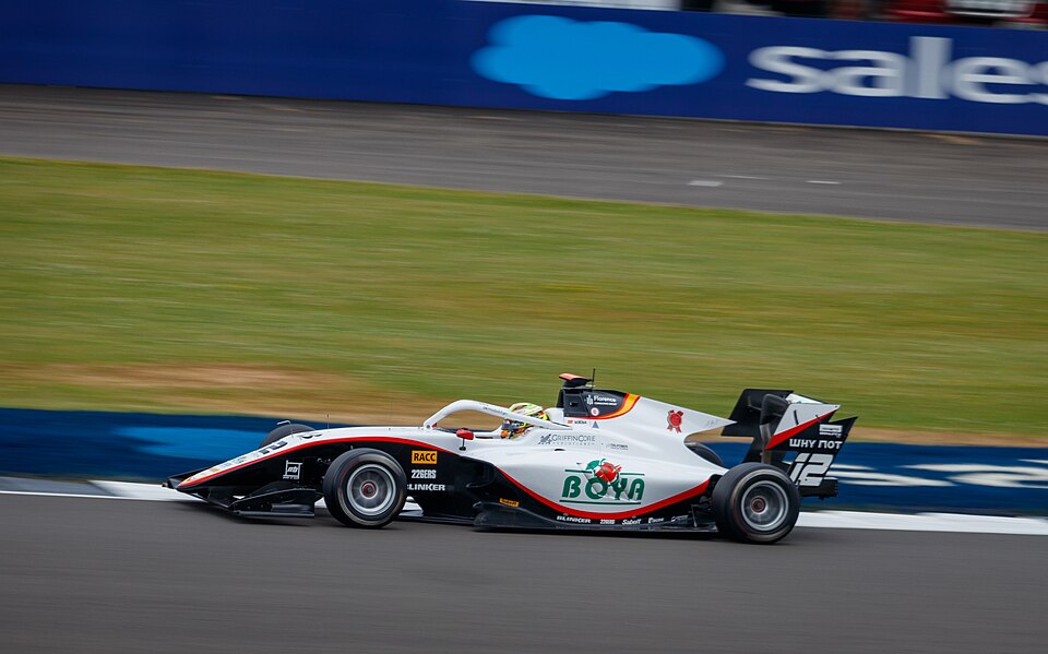 Mari Boya Clinches Silverstone Feature Race Victory Amidst Adverse Weather