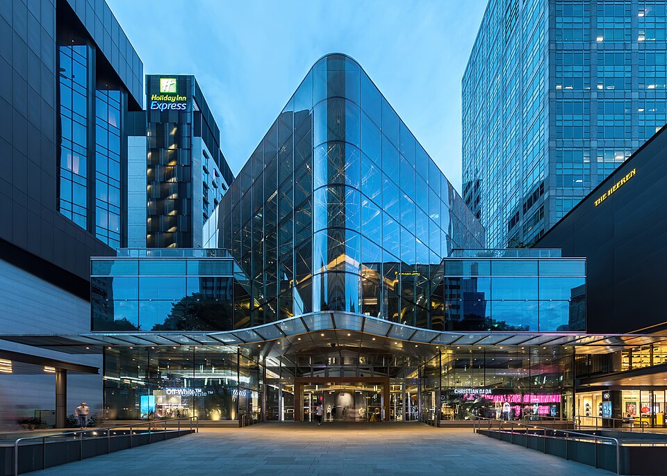 Navigating Singapore’s Shopping Malls: A Guide to Overcoming Challenges