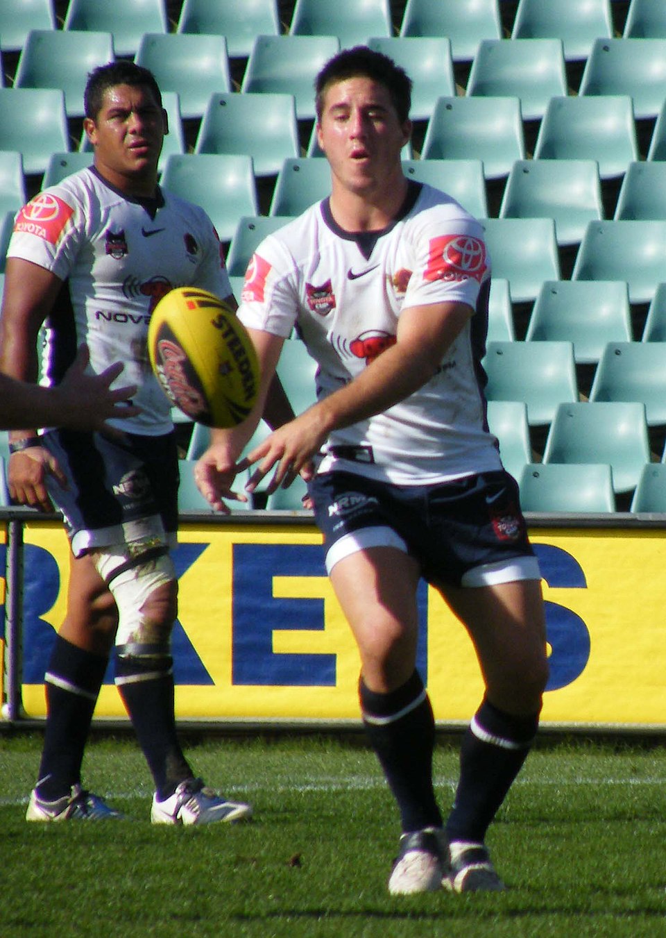 Ben Hunt Returns in Broncos Lineup; Bulldogs Adjust Amid Dilemma