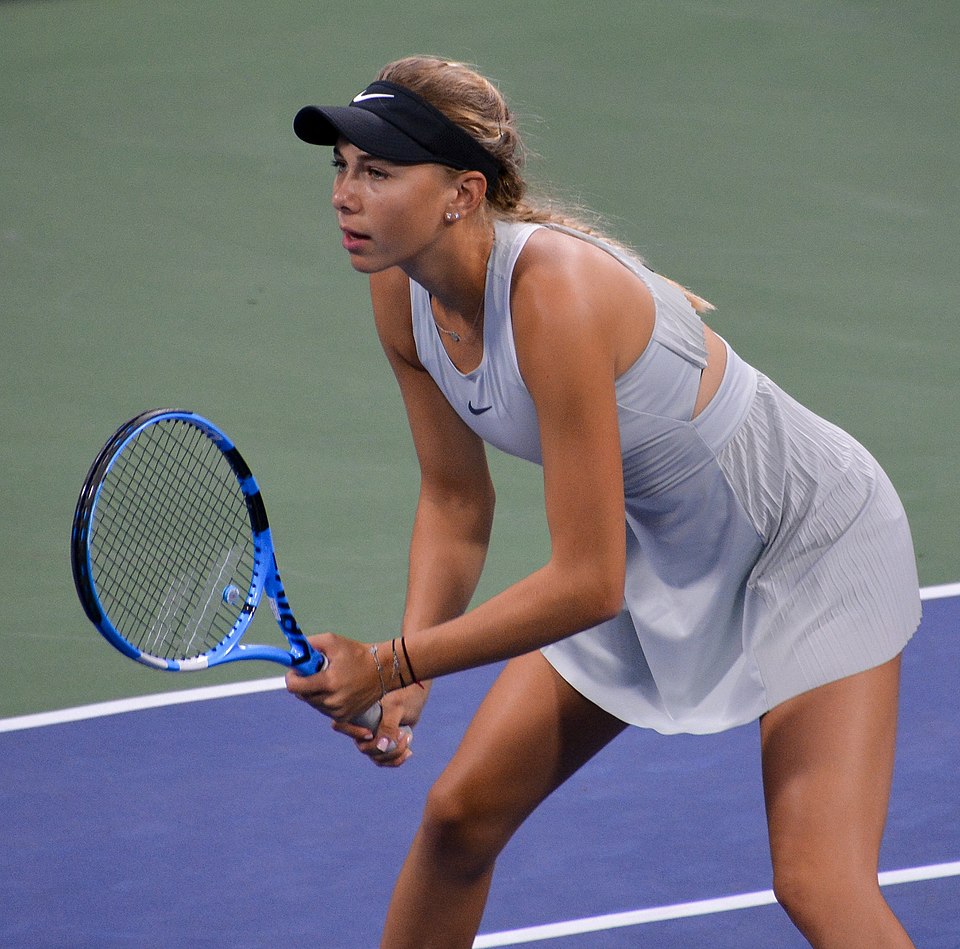 Amanda Anisimova Advances to Wimbledon Semifinals After Tough Victory