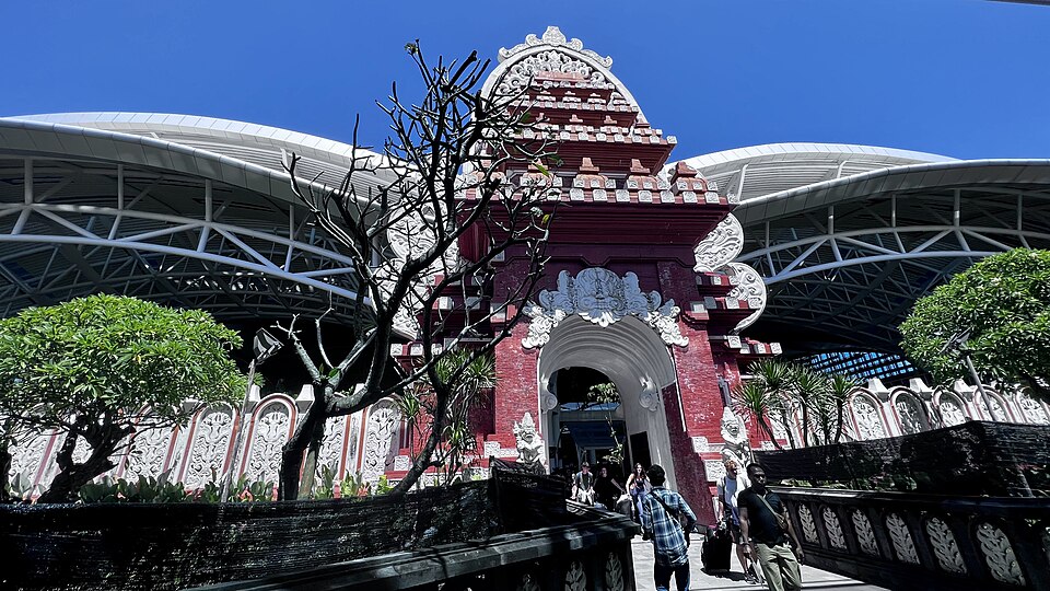 Bali Authorities Urge Tourists to Assess Health Following Airport Incident