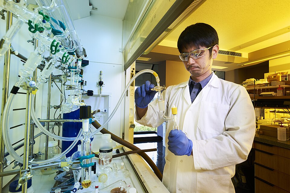 Innovative Hinge Mechanophores Enhance Stress Sensing in Polymers
