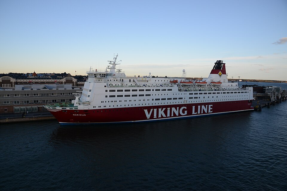 Cruise Ship Pollution Exceeds WHO Safety Levels, Poses Health Risks