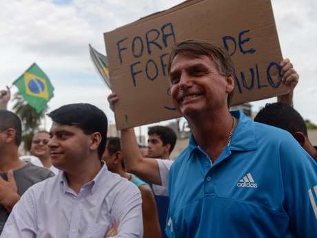 Brazil's Supreme Court Justice Threatens Imprisonment for Bolsonaro