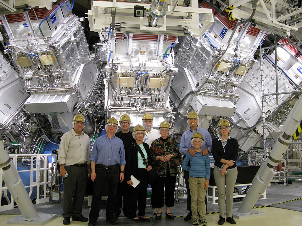 New Insights on Lithium's Role in Tritium Retention in Tokamak Fusion Reactors