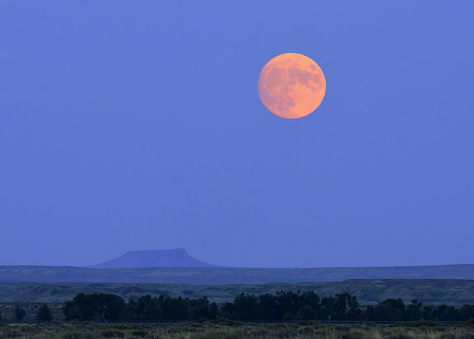 Viewing the Full Sturgeon Moon in Metro Vancouver: August 9, 2025