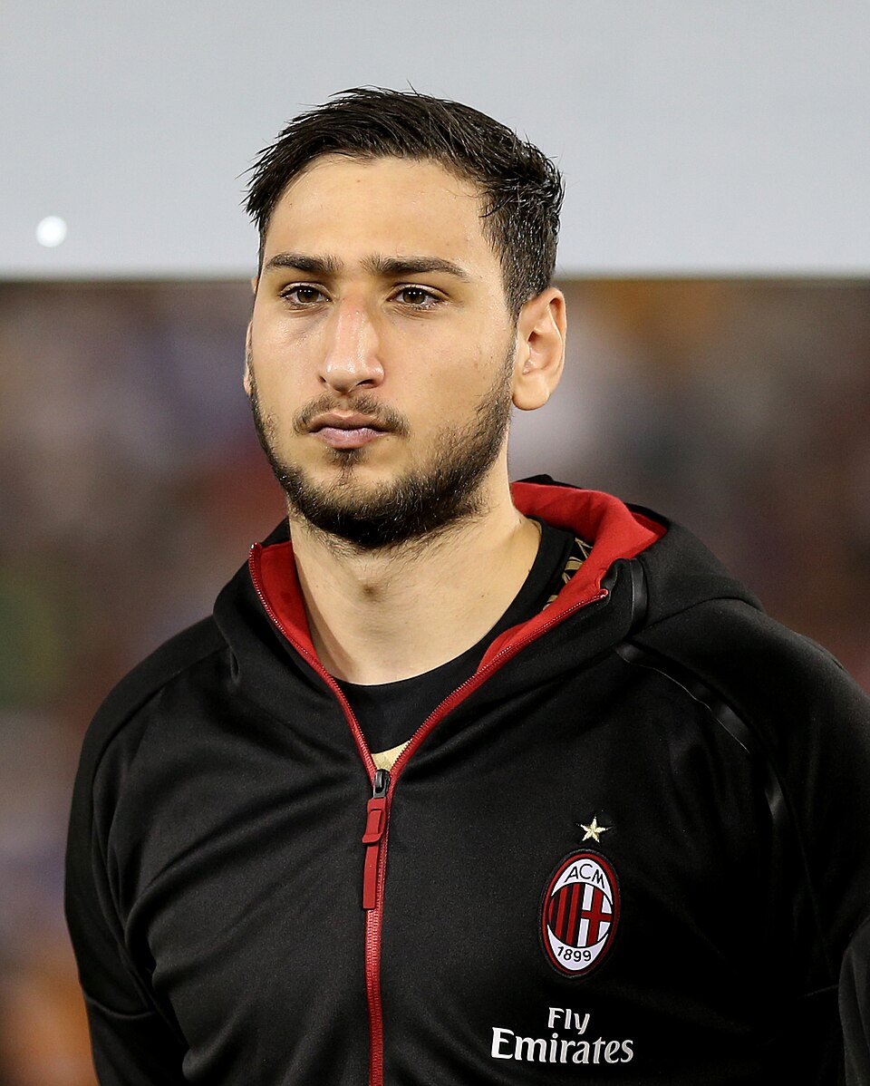 Manchester United Initiates Talks to Acquire Elite Goalkeeper Gianluigi Donnarumma