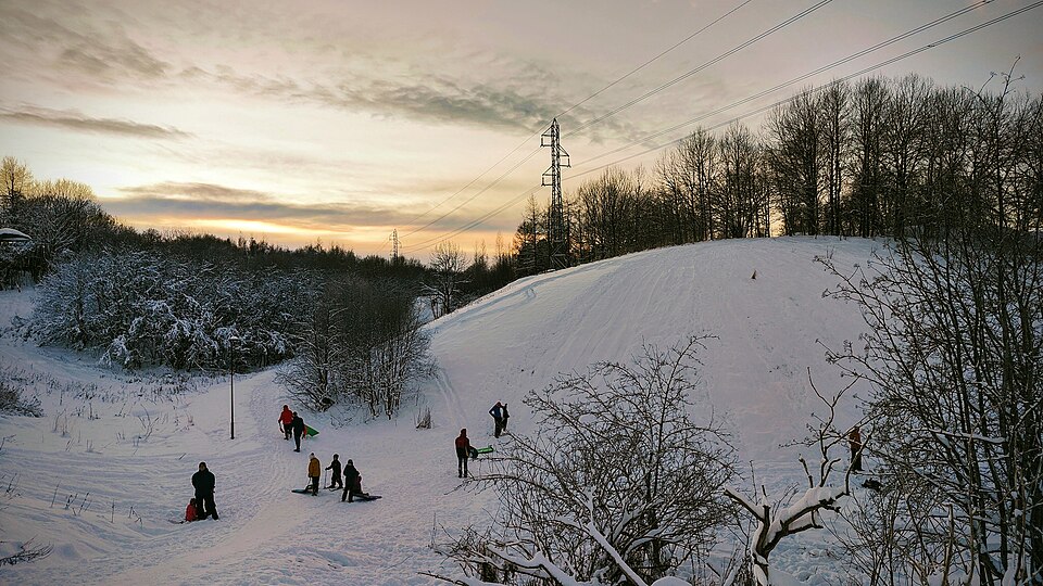 Norway's Winter Sports Athletes Collaborate for Olympic Training in Gran Canaria