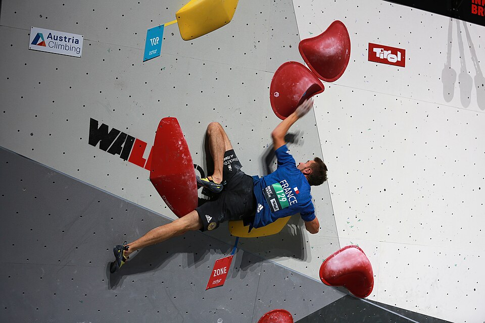 Manuel Cornu Returns to Competitive Climbing After Injury in Bern