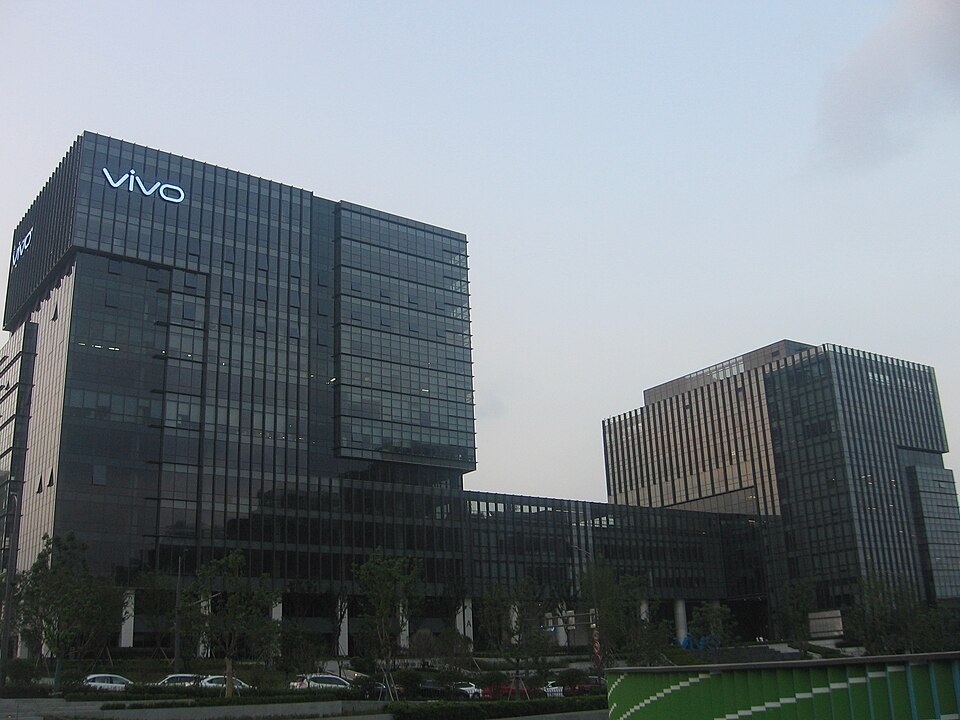 Weekly Tech Update: Launches from Vivo, Motorola, and Apple Innovations