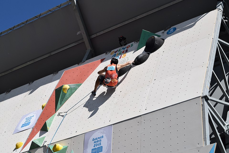 Chinese Climber Pan Yufei Earns First World Cup Victory in Bern