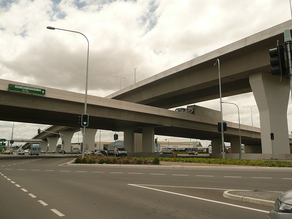 Fatal Crash on Brisbane's Gateway Motorway Causes Major Delays