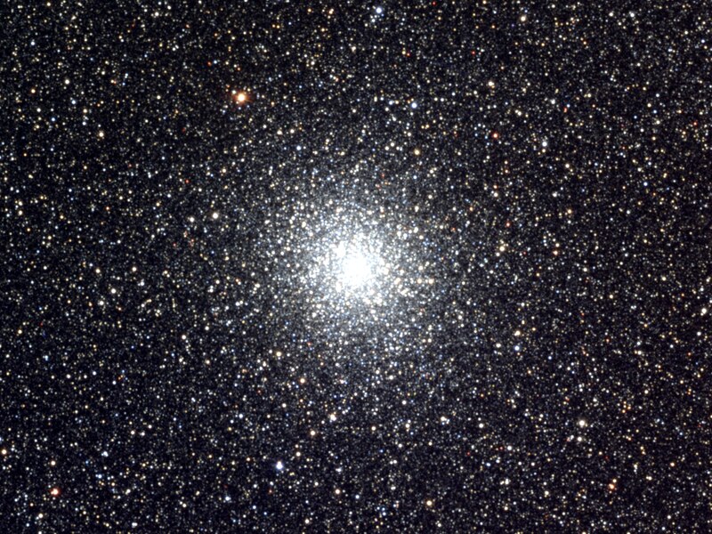 Explore Globular Cluster M22: A Celestial Highlight in Sagittarius