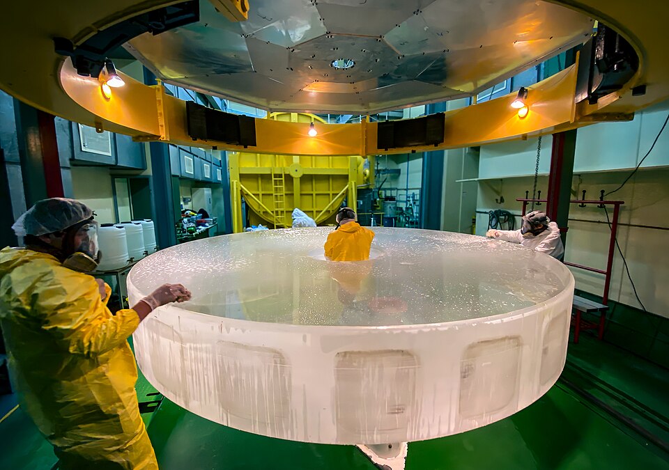 Cleaning the La Silla Observatory's Telescope Mirrors: A Delicate Process