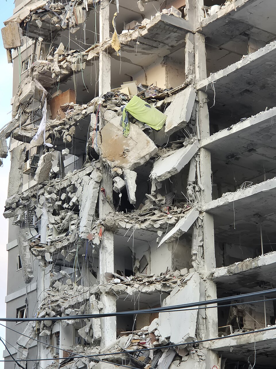 Escalation in Israel-Iran Conflict: Missiles Strike Hospital and Nuclear Site